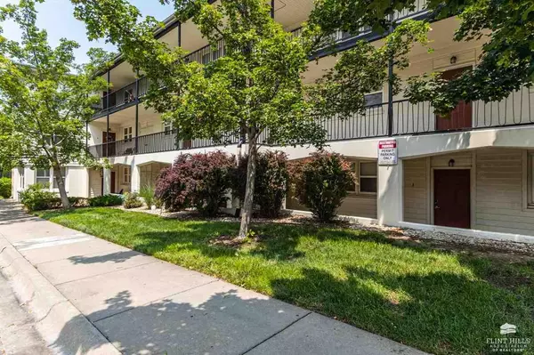 Manhattan, KS 66502,1518 College #E5