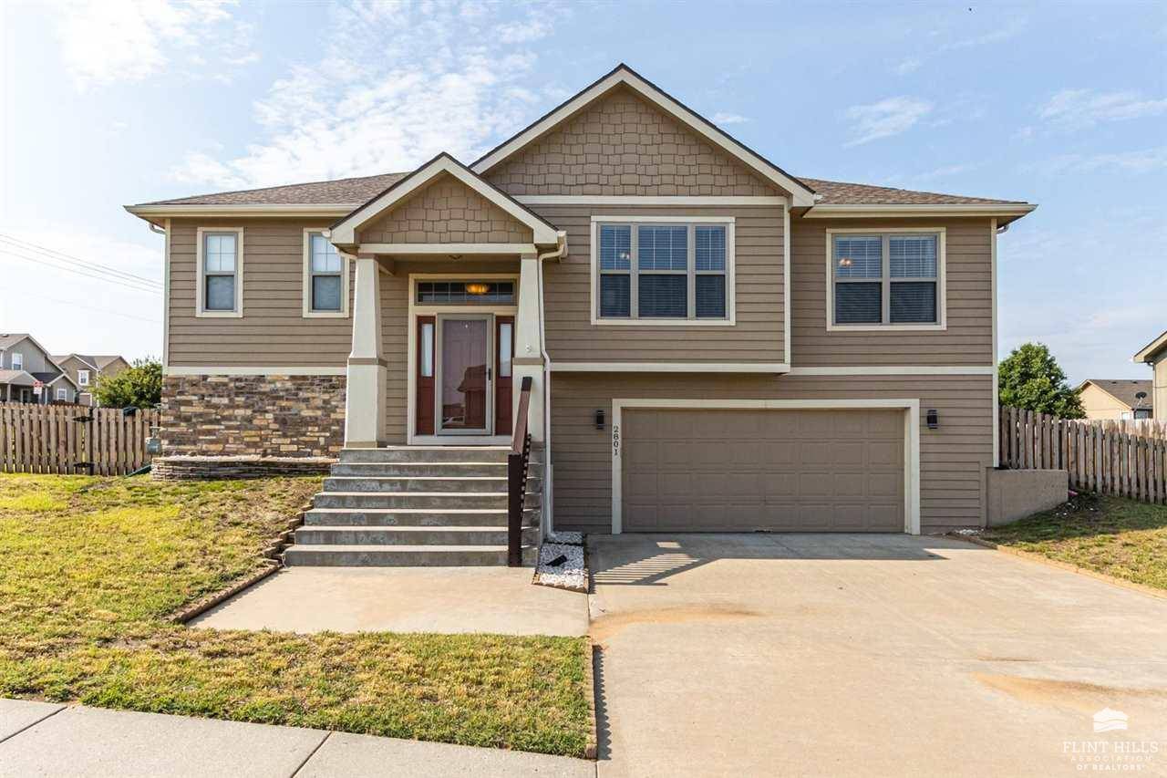 2801 Oakwood DR, Junction City, KS 66441