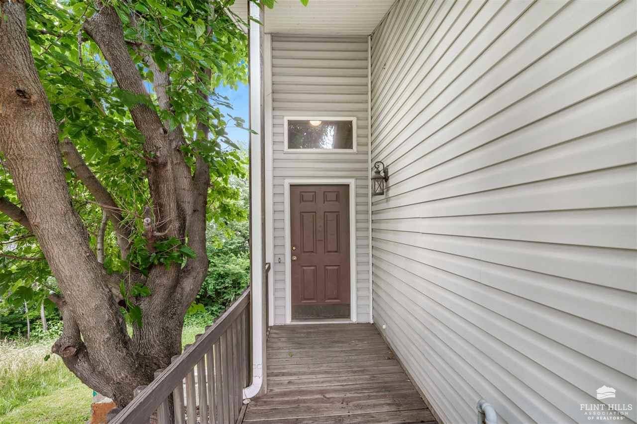 Manhattan, KS 66503,1941 Crescent DR
