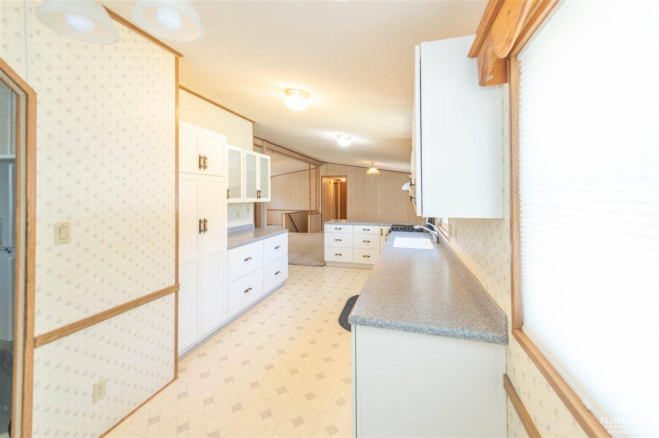 Herington, KS 67449,380 Sage RD