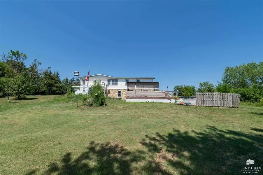 380 Sage RD, Herington, KS 67449