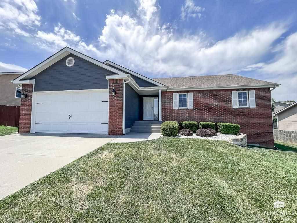 313 Highland Ridge DR, Manhattan, KS 66503