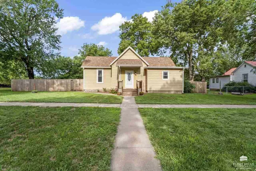 205 S Grant Street, Enterprise, KS 67441