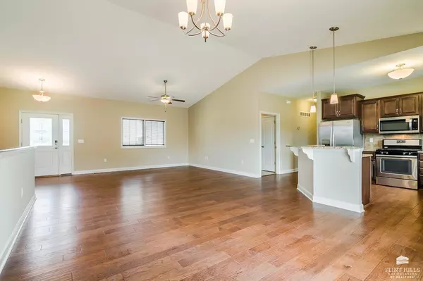 Manhattan, KS 66503,1025 S Wreath