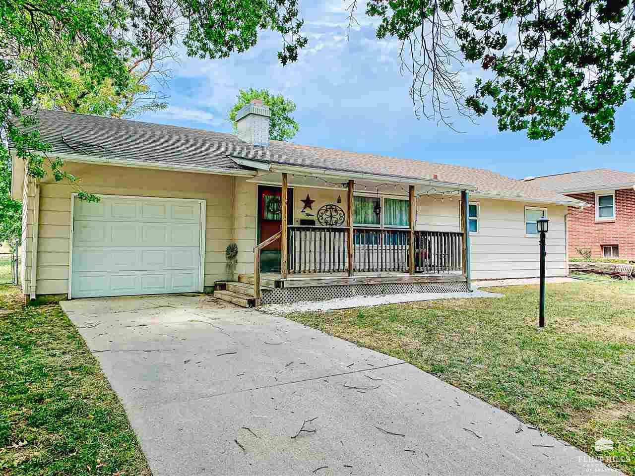 615 Prospect ST, Clay Center, KS 67432