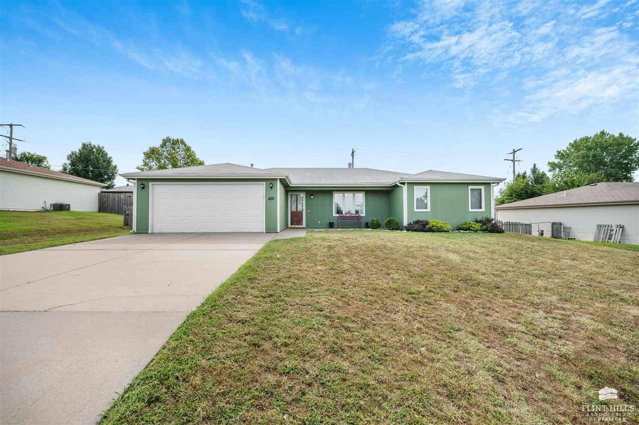 435 Clydesdale DR, Ogden, KS 66517