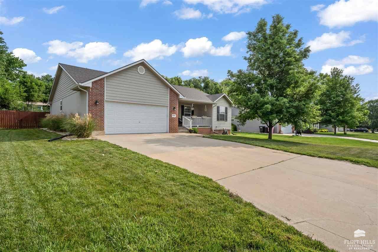 3028 Pecanwood DR, Manhattan, KS 66502