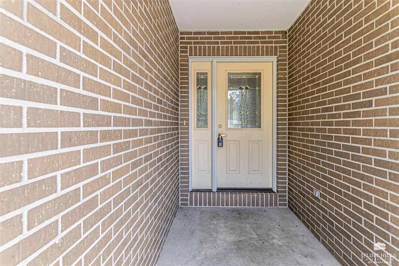 Junction City, KS 66441,322 Hawthorne DR