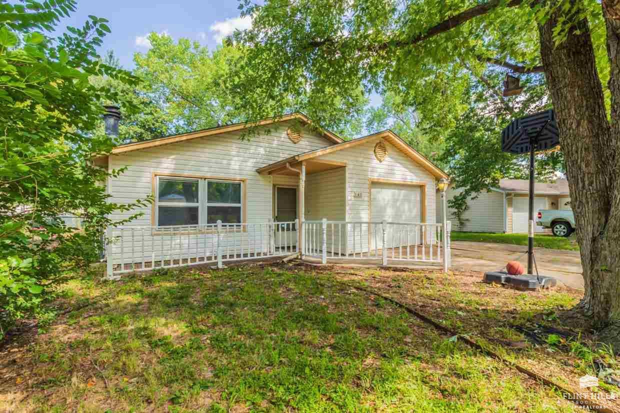 2407 Charolais LN, Manhattan, KS 66502