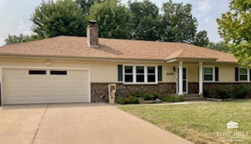 2227 Snowbird DR, Manhattan, KS 66502