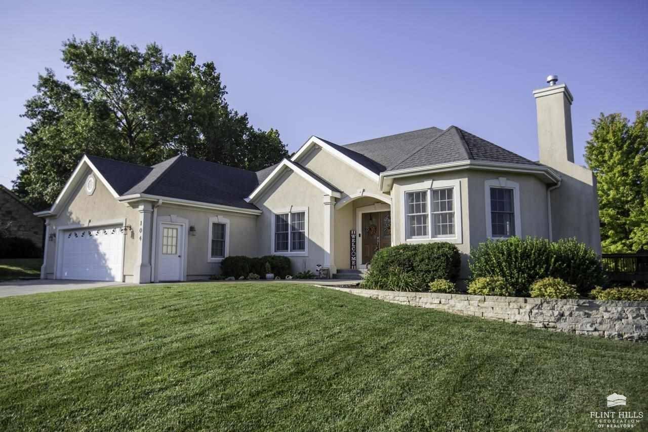 104 Yale CIR, Manhattan, KS 66503