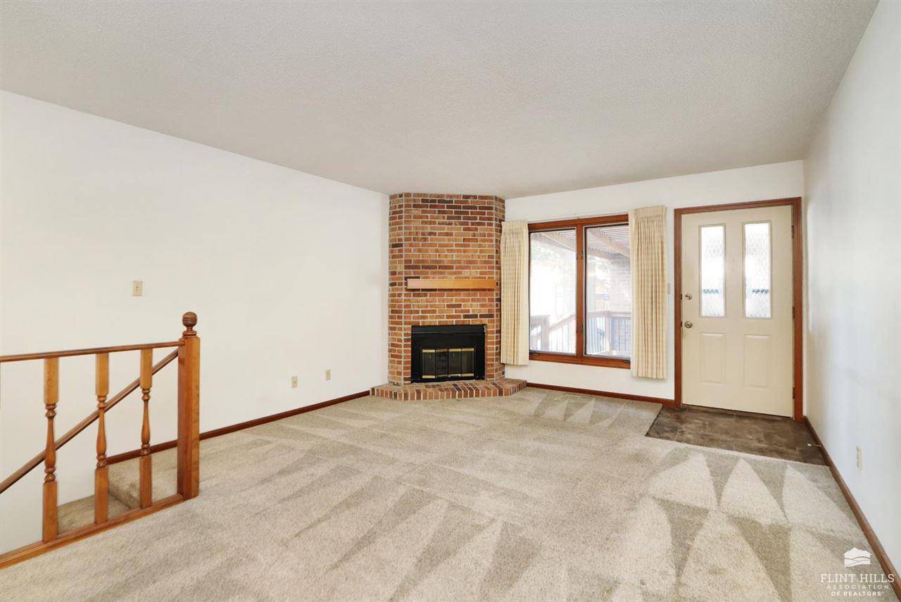 Manhattan, KS 66502,1614 Woodcrest DR