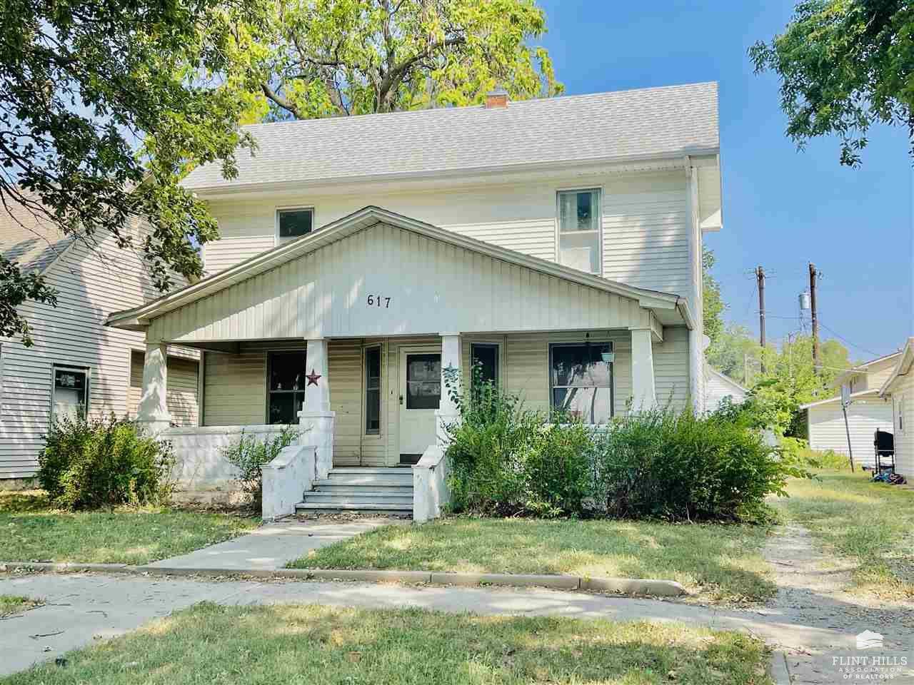 617 Clarke ST, Clay Center, KS 67432