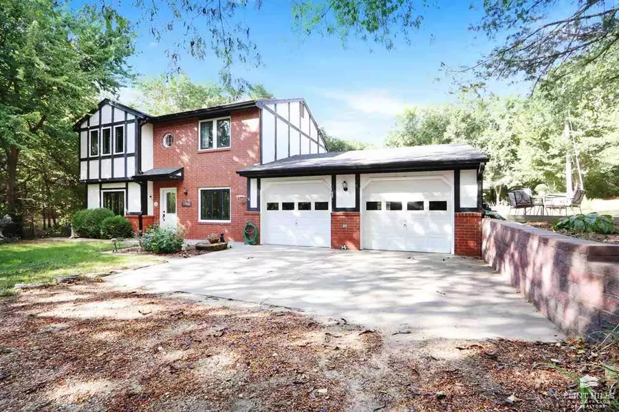 3216 Rush CT, Milford, KS 66514