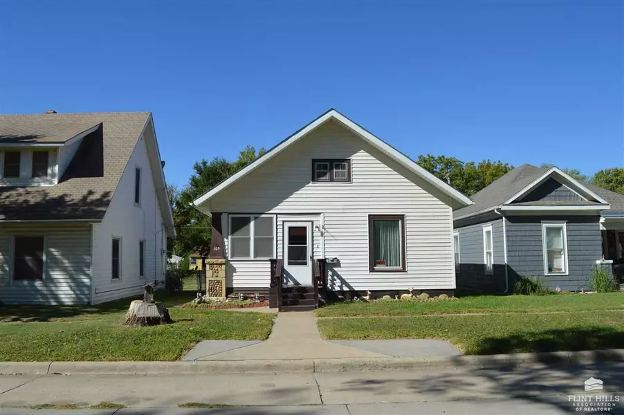 305 S 1st ST, Herington, KS 67449