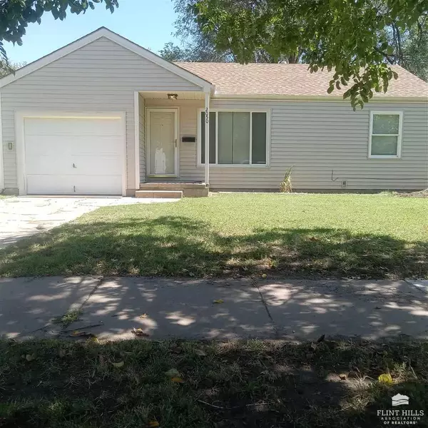 2050 S Poplar ST, Wichita, KS 67211