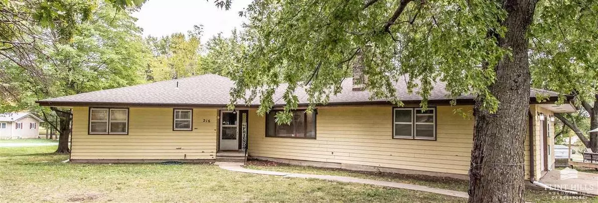 Randolph, KS 66554,216 E Cleburne ST