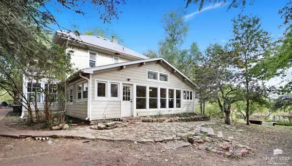 Maple Hill, KS 66507,17920 Turkey Creek RD