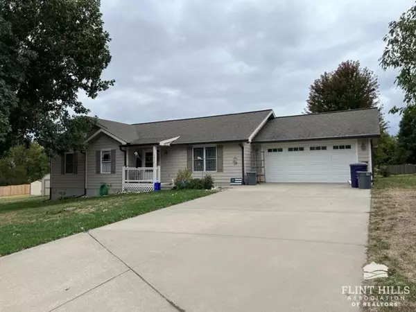 1012 Moon Circle, Milford, KS 66514