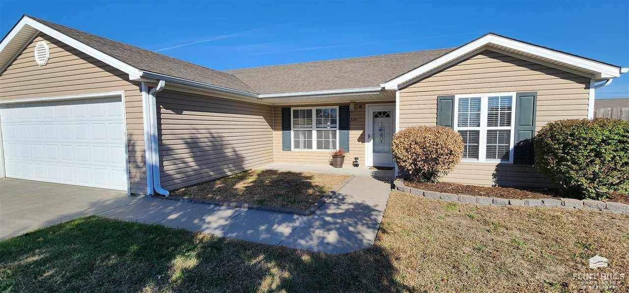 Manhattan, KS 66502,320 Brookridge DR