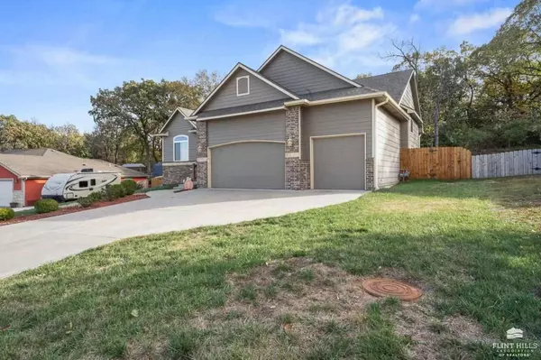 Manhattan, KS 66503,921 Highland Ridge DR