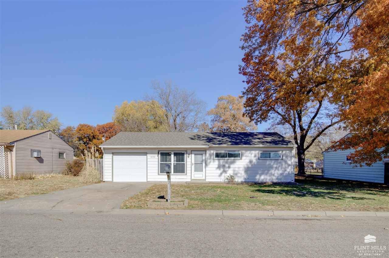 1228 W 11th ST, Junction City, KS 66441