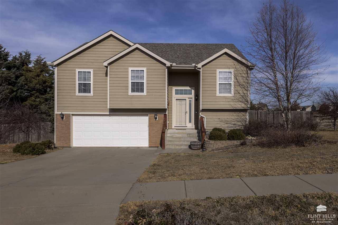 1802 Carmen CT, Junction City, KS 66441