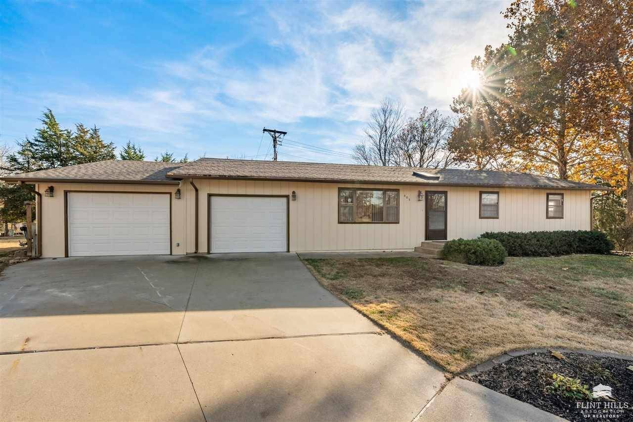 405 Plummer CIR, Wamego, KS 66547