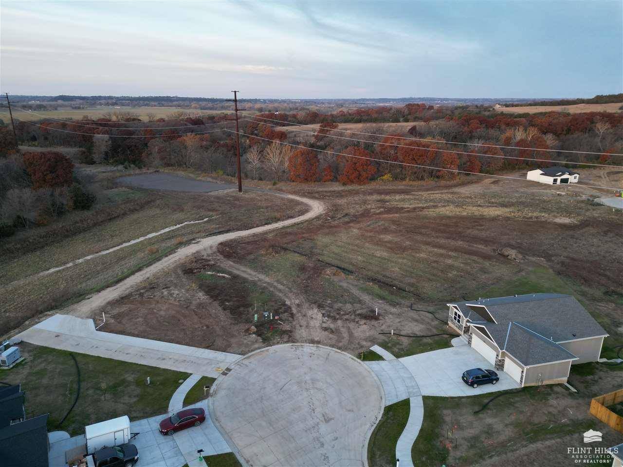 8389 Zacs Ct., Manhattan, KS 66503