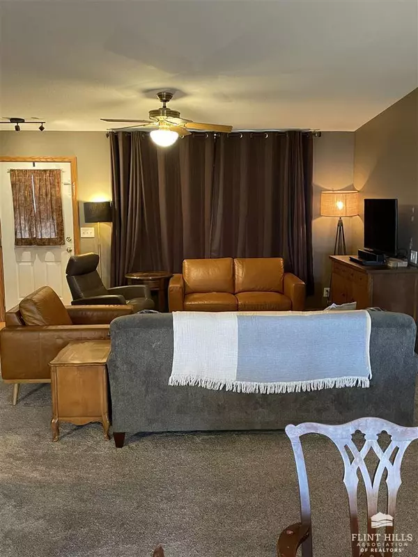 Solomon, KS 67480,301 E 3rd ST