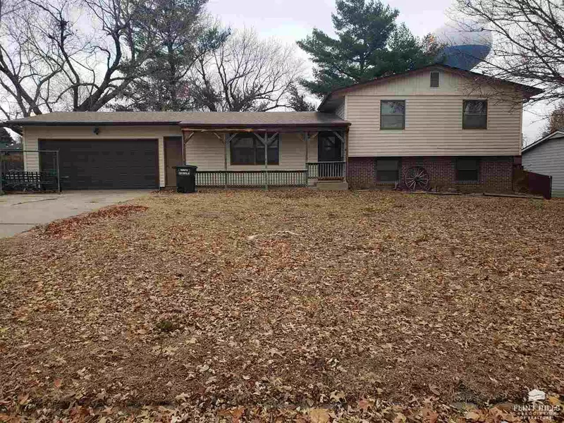 1210 Roe DR, Clay Center, KS 67432