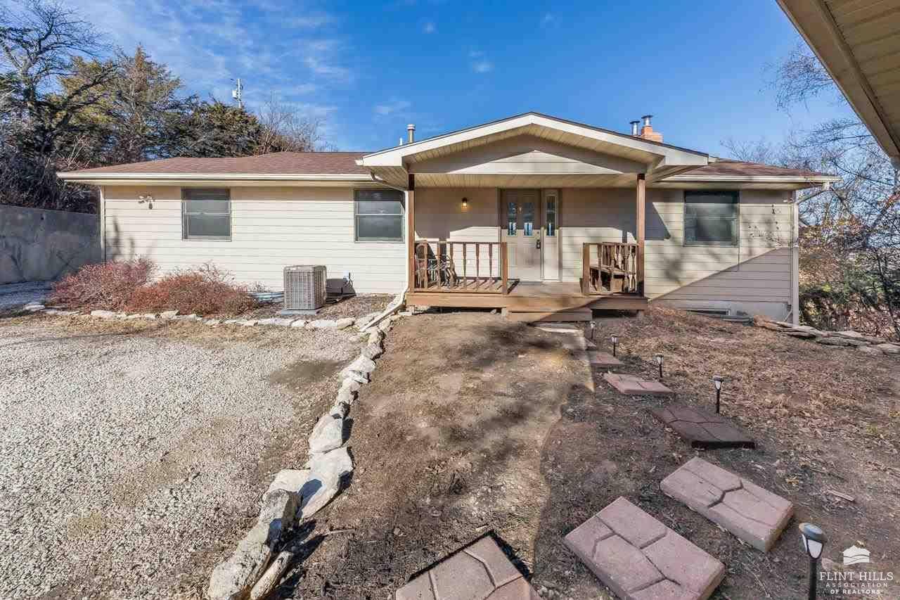 Manhattan, KS 66503,4916 Tuttle Cove RD