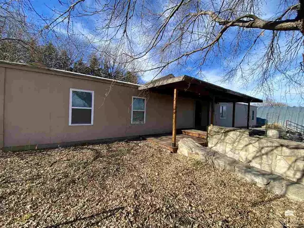 15725 Settlers RD, Wamego, KS 66547