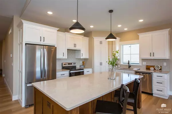 Manhattan, KS 66502,8824 Moonbug LN