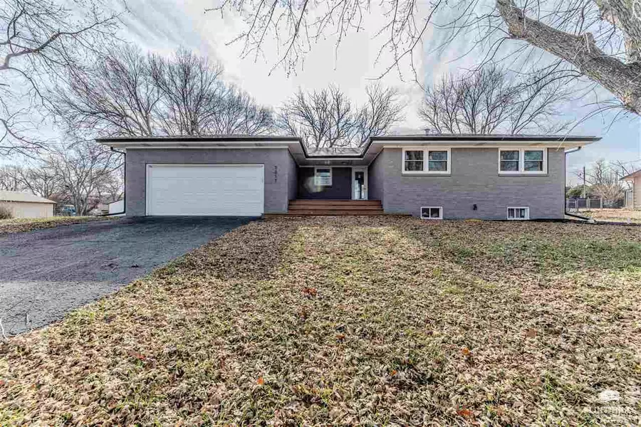 3317 Rolling Hills DR, Milford, KS 66514