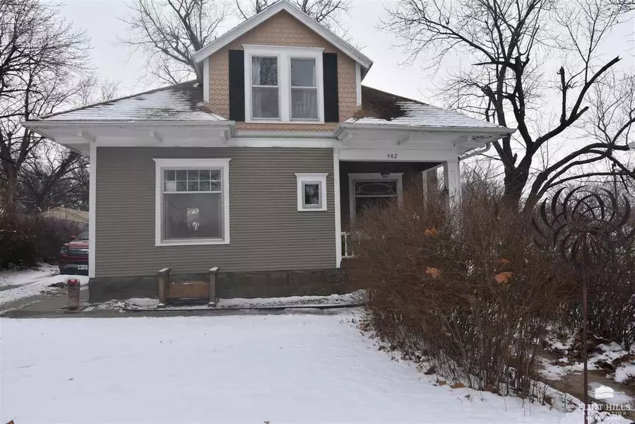 902 Clarke, Clay Center, KS 67432