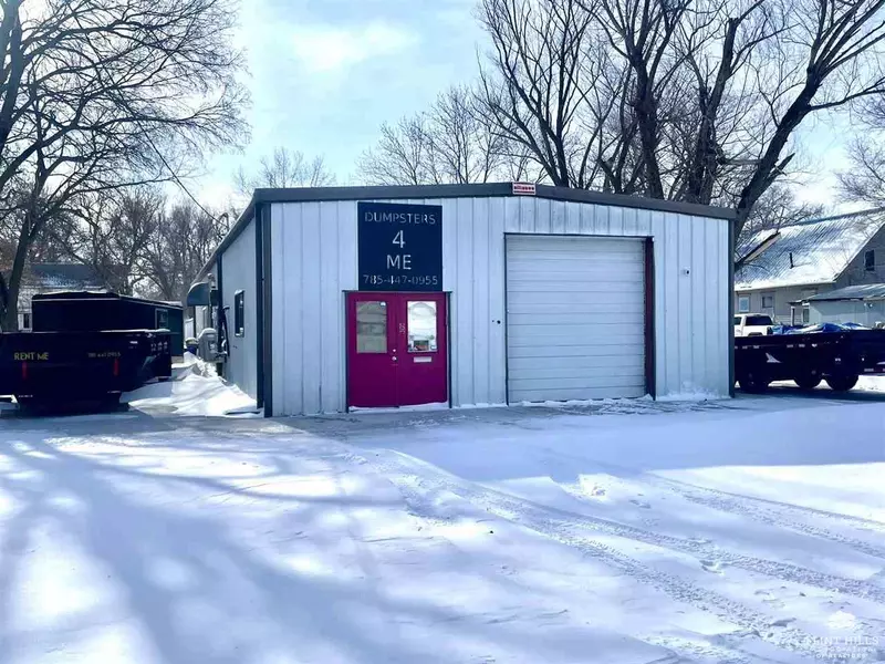 713 Grant AVE, Clay Center, KS 67432