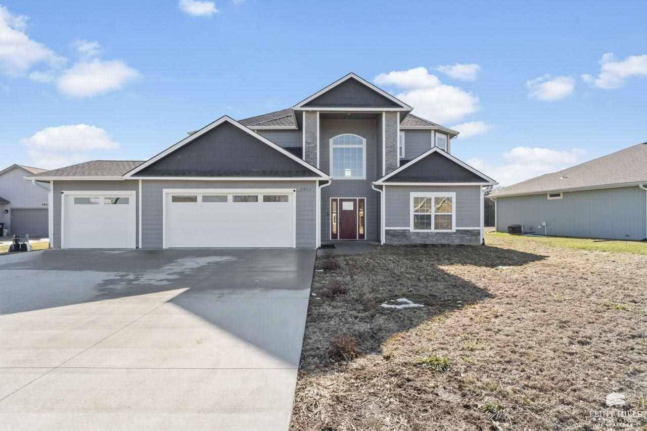 2813 Cedarsprings LN, Wamego, KS 66547