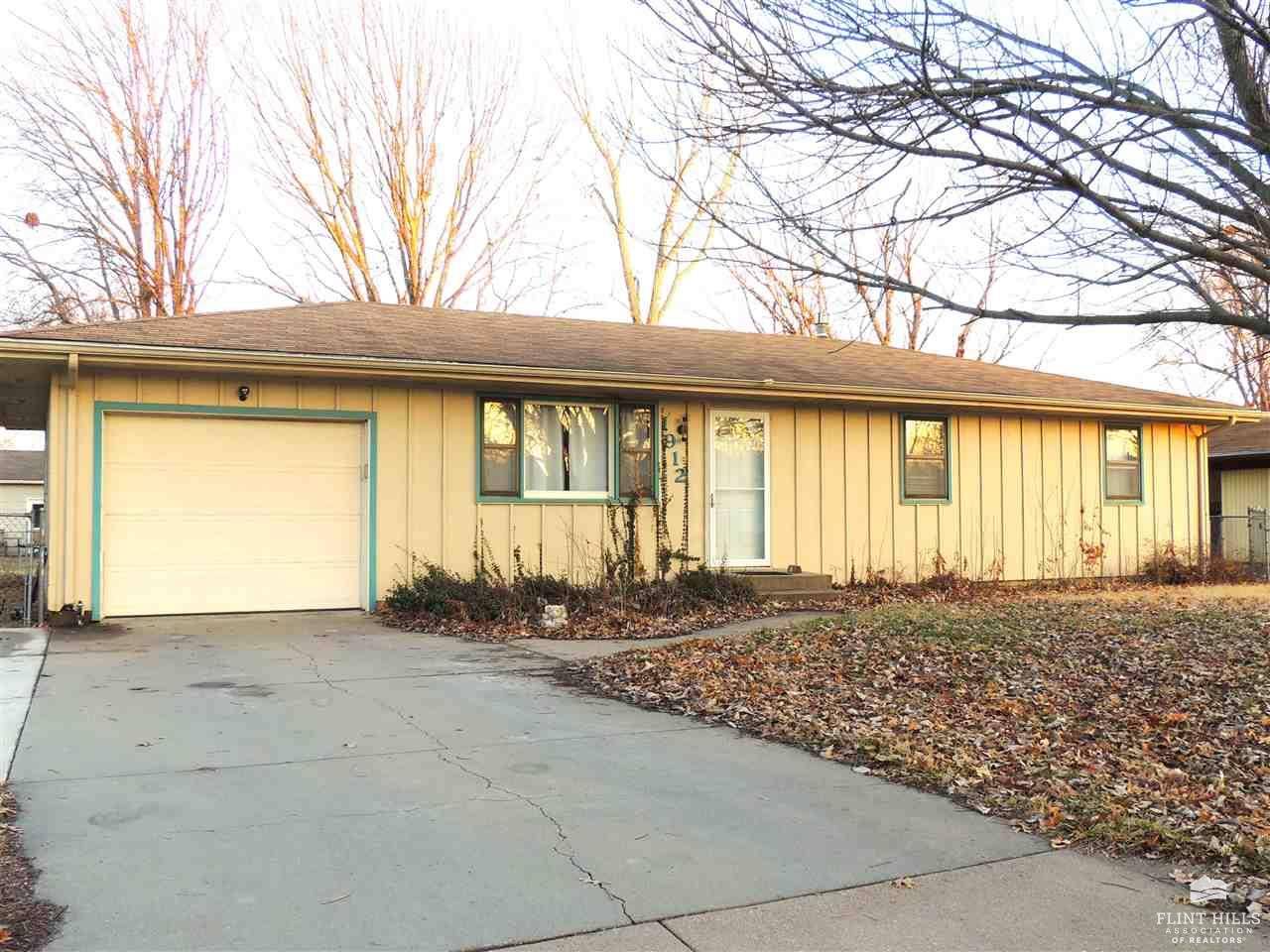1912 Daisy CT, Manhattan, KS 66502