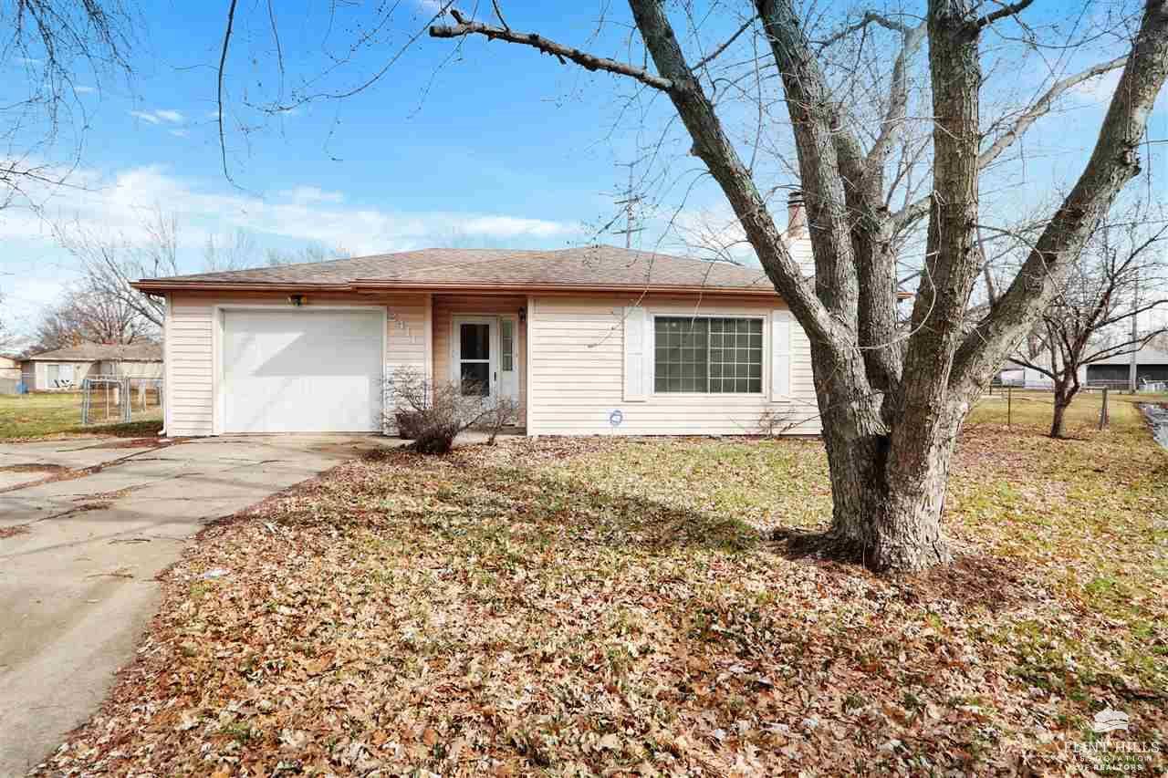 2411 Purcell's ML, Manhattan, KS 66502