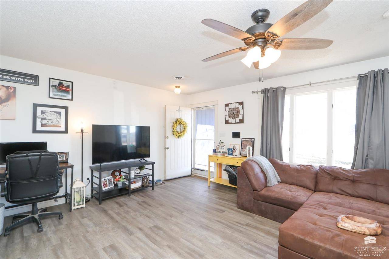 Ogden, KS 66517,316 Palomino LN