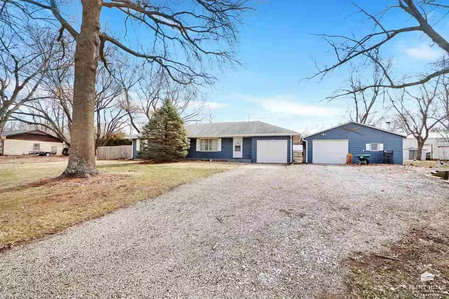 115 W 4th ST, Hoyt, KS 66440