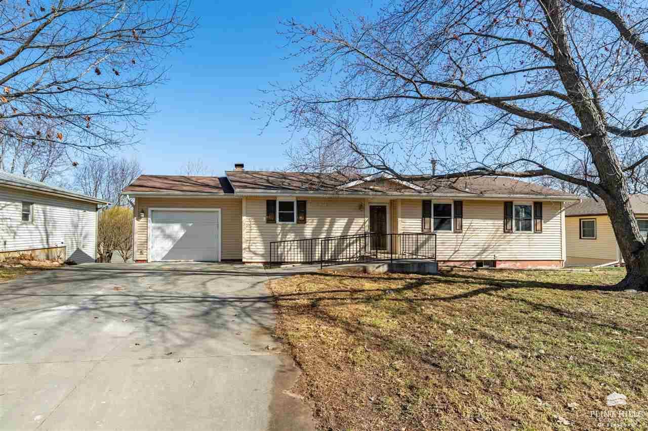 Wamego, KS 66547,1404 Lilac LN