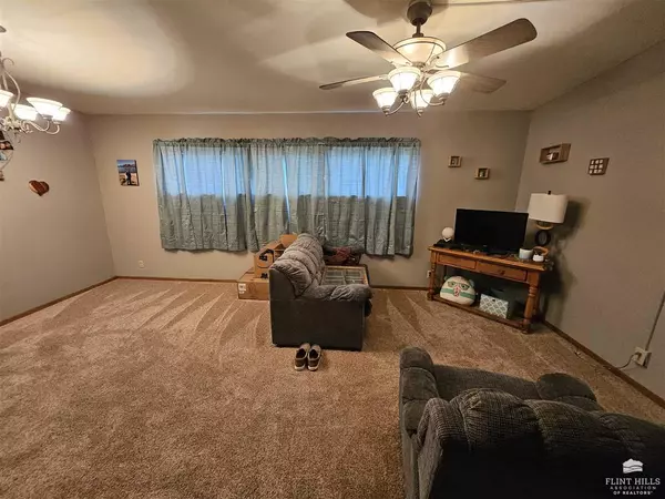 Larned, KS 67550,1031 W 7th ST