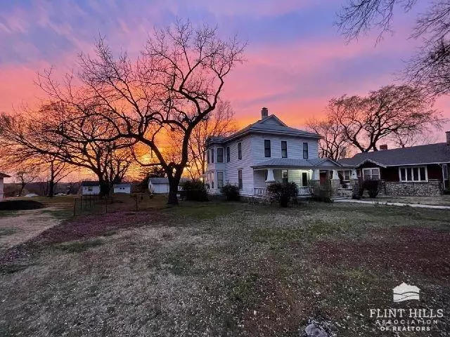 421 S C, Herington, KS 67449