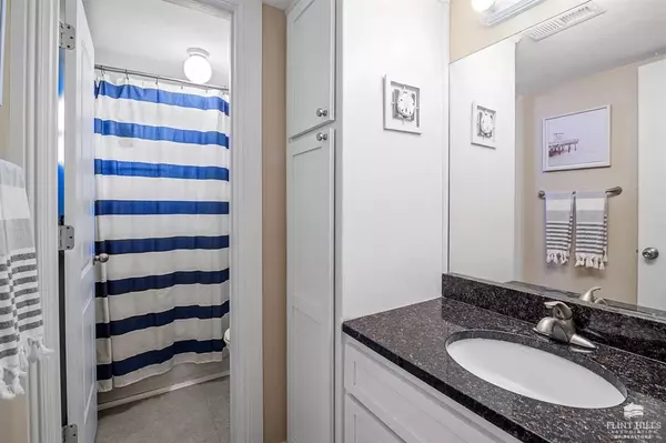 1821 Concord LN Manhattan, KS 66503