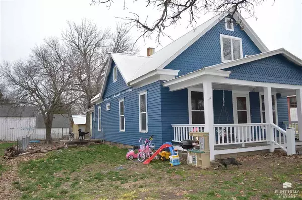 Woodbine, KS 67492,407 W 7th ST