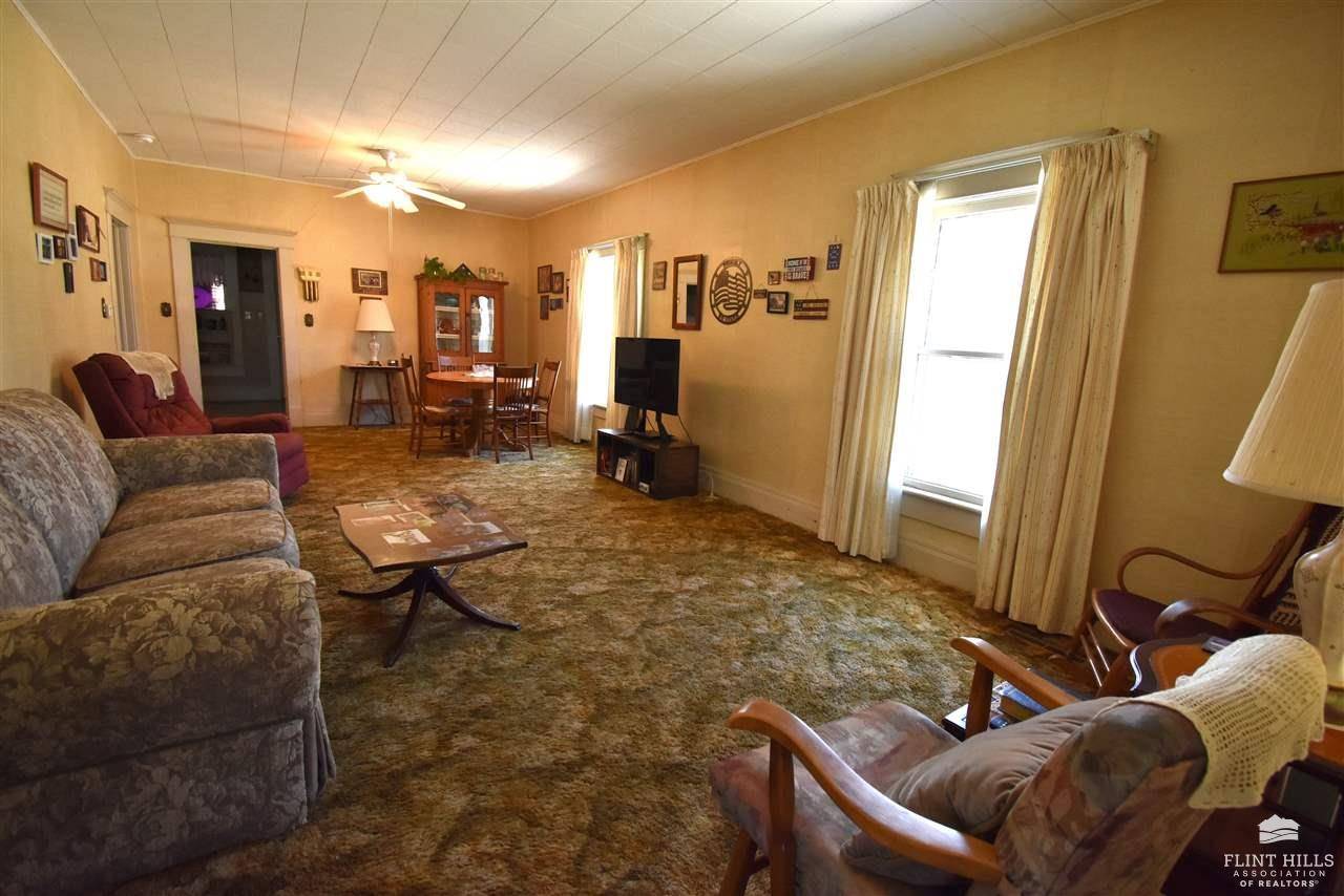 Abilene, KS 67410,318 NE 5th ST