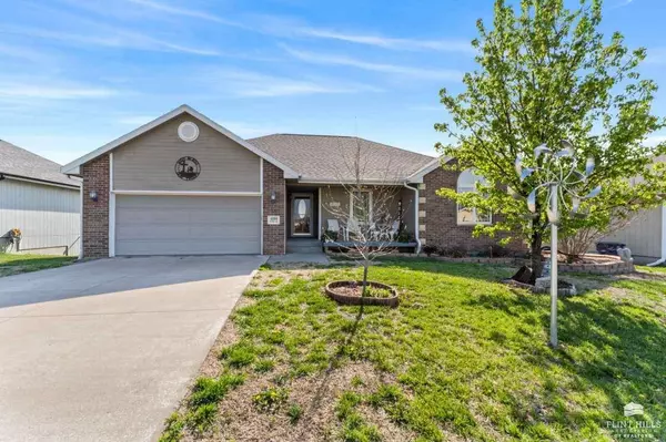 4199 Taneil DR, Manhattan, KS 66502