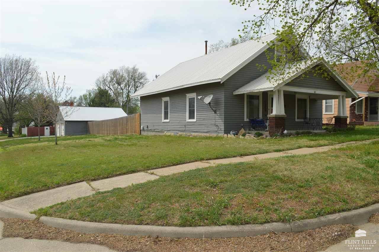 Herington, KS 67449,601 N E ST